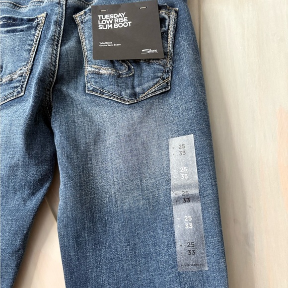 Silver Jeans Co. Women’s Tuesday Low Rise Slim Bootcut Jeans - Picture 10 of 11